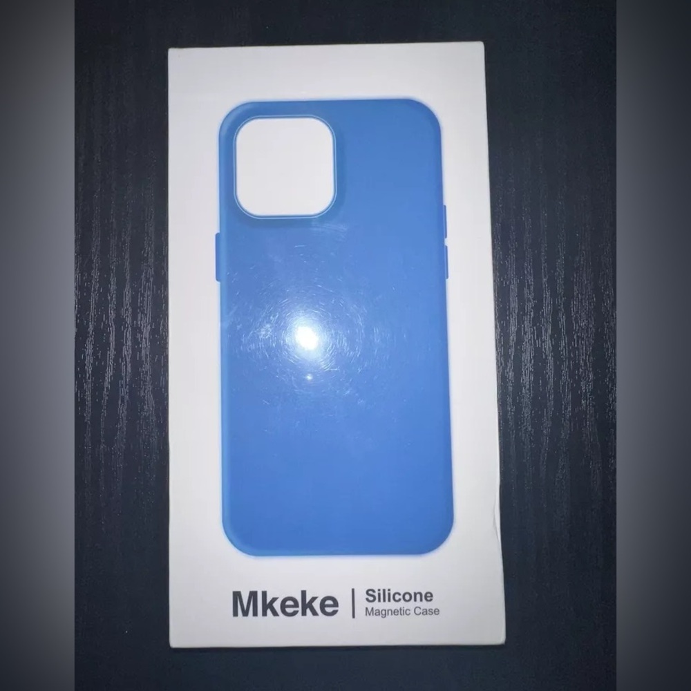 BRAND NEW - Mkeke Silicone Magnetic case For Apple iPhone 13/14 6.1 Sky Blue